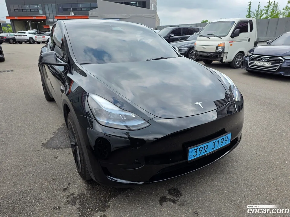 Tesla Model Y RWD 2024 — photo 1, buy with delivery to Moscow