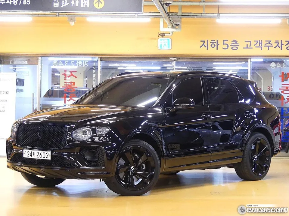 Bentley Bentayga 4.0 V8 S 2023 — photo 1, buy with delivery to Moscow