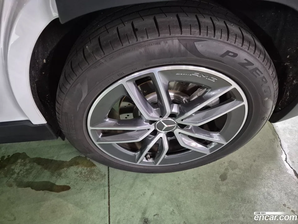 Mercedes-Benz GLB-Class AMG GLB35 4MATIC 2024 — thumbnail 2