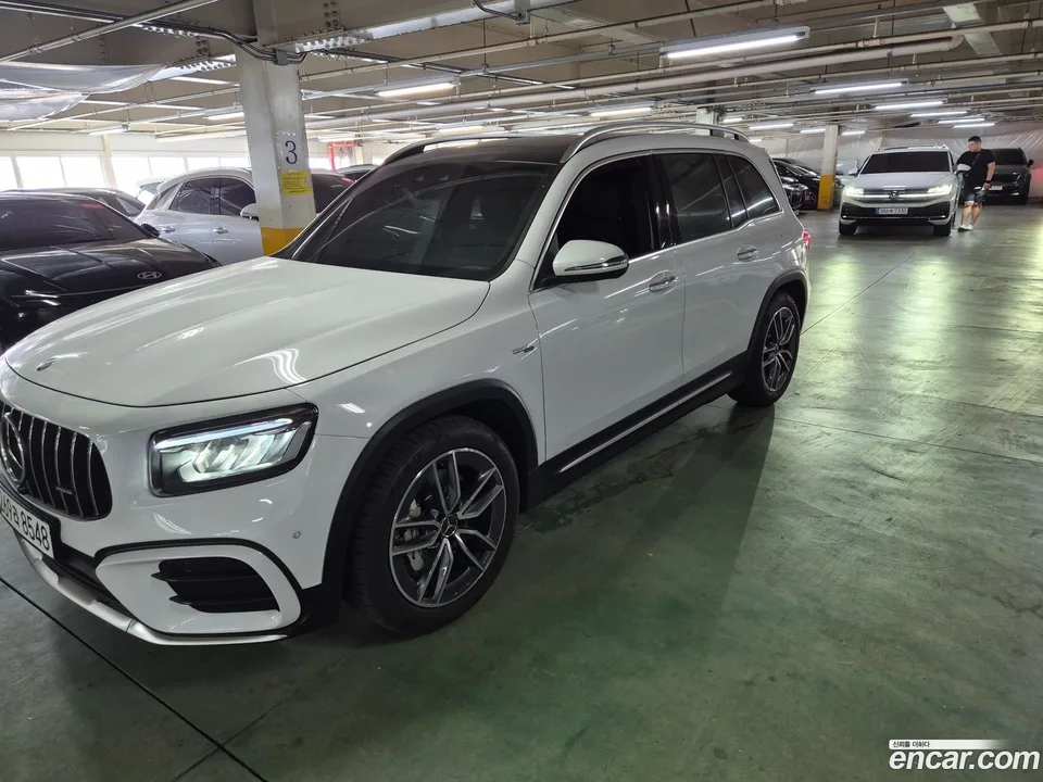 Mercedes-Benz GLB-Class AMG GLB35 4MATIC 2024 — thumbnail 3