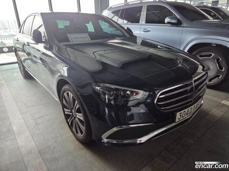 Mercedes-Benz E-Class E350 4MATIC 2022 — photo 1, buy with delivery to Moscow