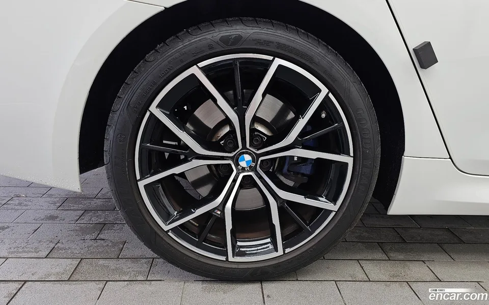 BMW 5 Series 530i M 2023 — thumbnail 2