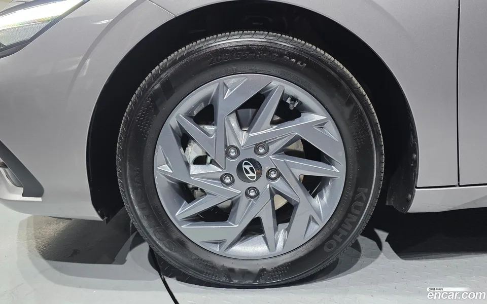 Hyundai Avante CN7 Hybrid 2023 — thumbnail 2