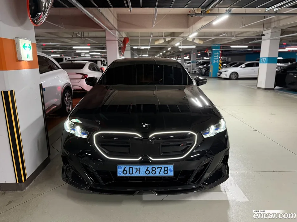 BMW i5 M60 xDrive 2024 — thumbnail 3