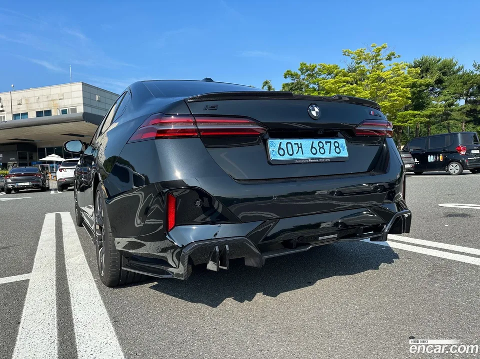 BMW i5 M60 xDrive 2024 — thumbnail 4