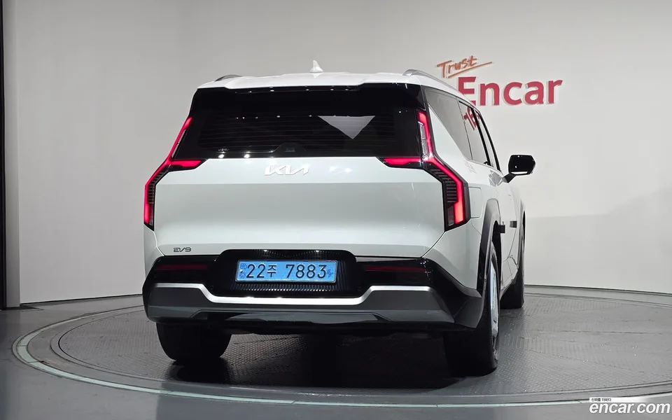 Kia EV9 2WD 2023 — thumbnail 4