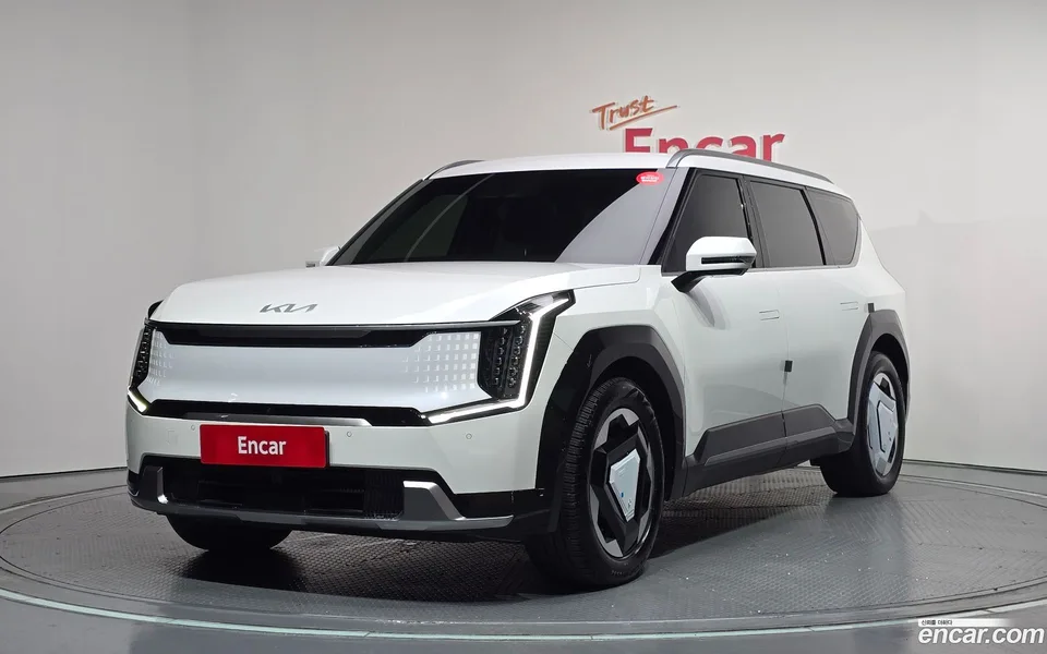 Kia EV9 2WD 2023 — photo 1, buy with delivery to Moscow