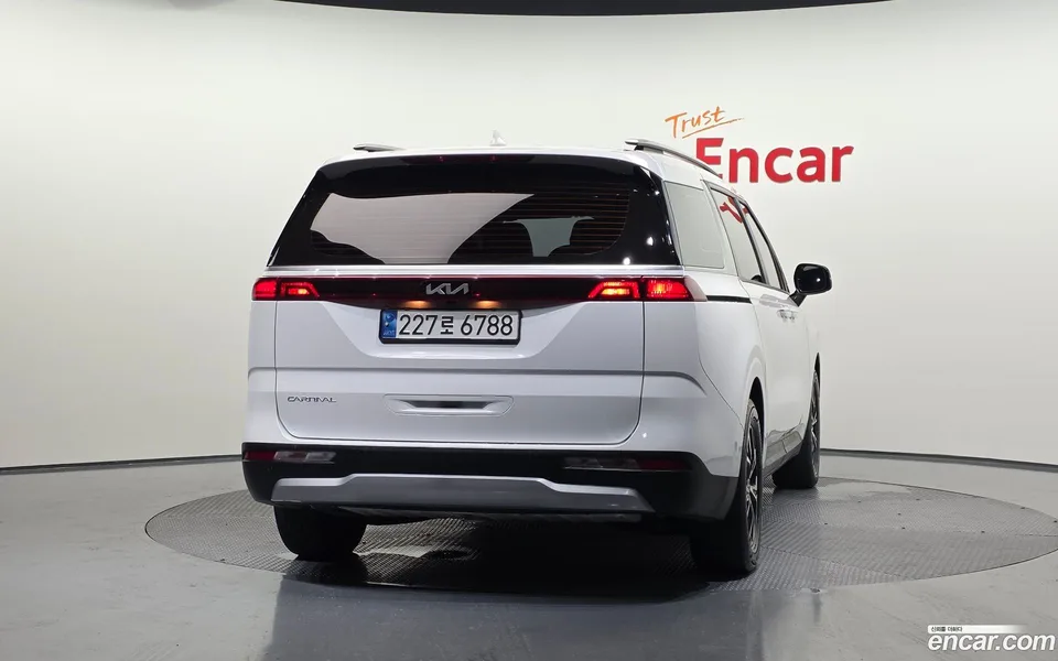 Kia Carnival 9 2022 — thumbnail 4