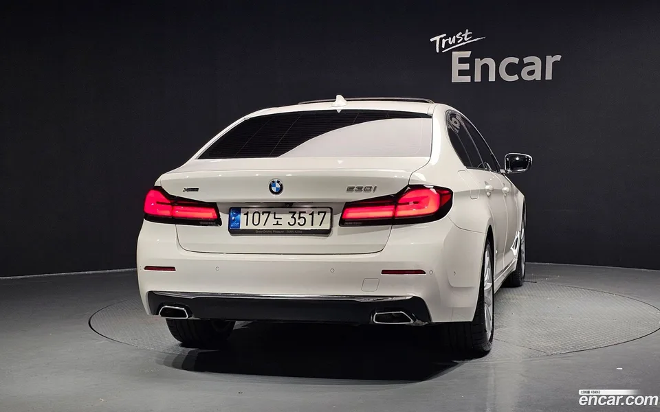 BMW 5 Series 530i xDrive 2022 — thumbnail 4