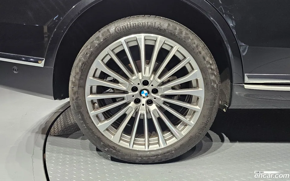 BMW X7 xDrive 40i 7 2022 — thumbnail 2