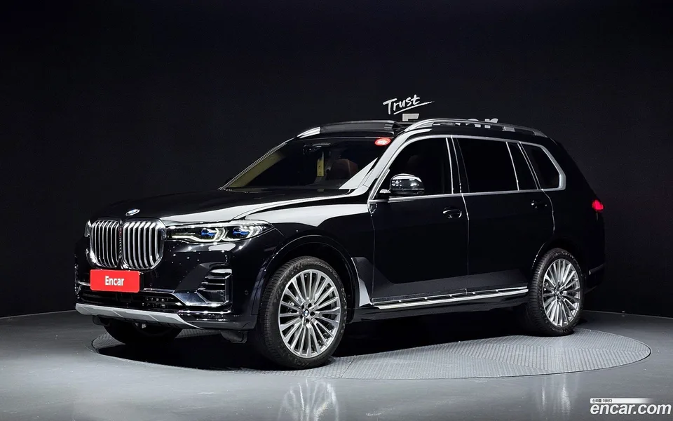 BMW X7 xDrive 40i 7 2022 — photo 1, buy with delivery to Moscow