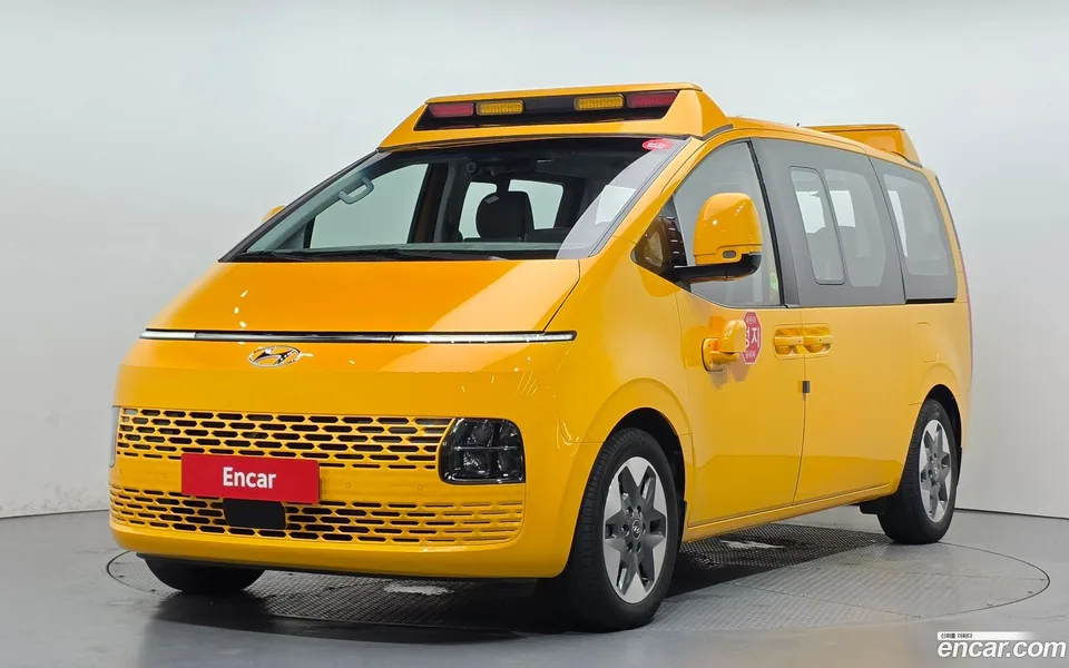 Hyundai Staria L3.5 2023 — photo 1, buy with delivery to Moscow