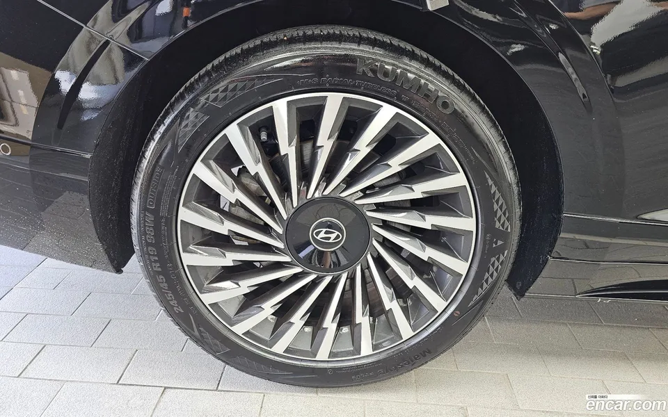 Hyundai Grandeur 3.5 2WD 2023 — thumbnail 2