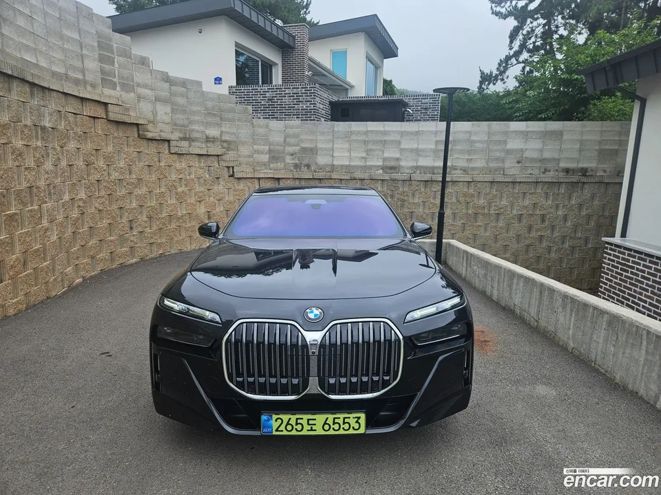 BMW 7 Series 740i xDrive M 2025 — photo 1, buy with delivery to Moscow
