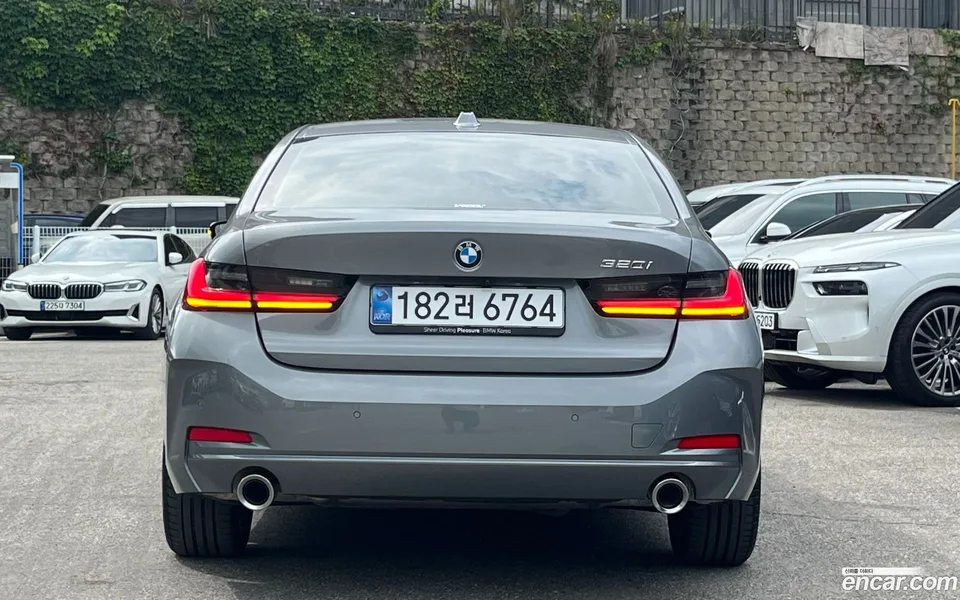 BMW 3 Series 320i 2025 — thumbnail 4