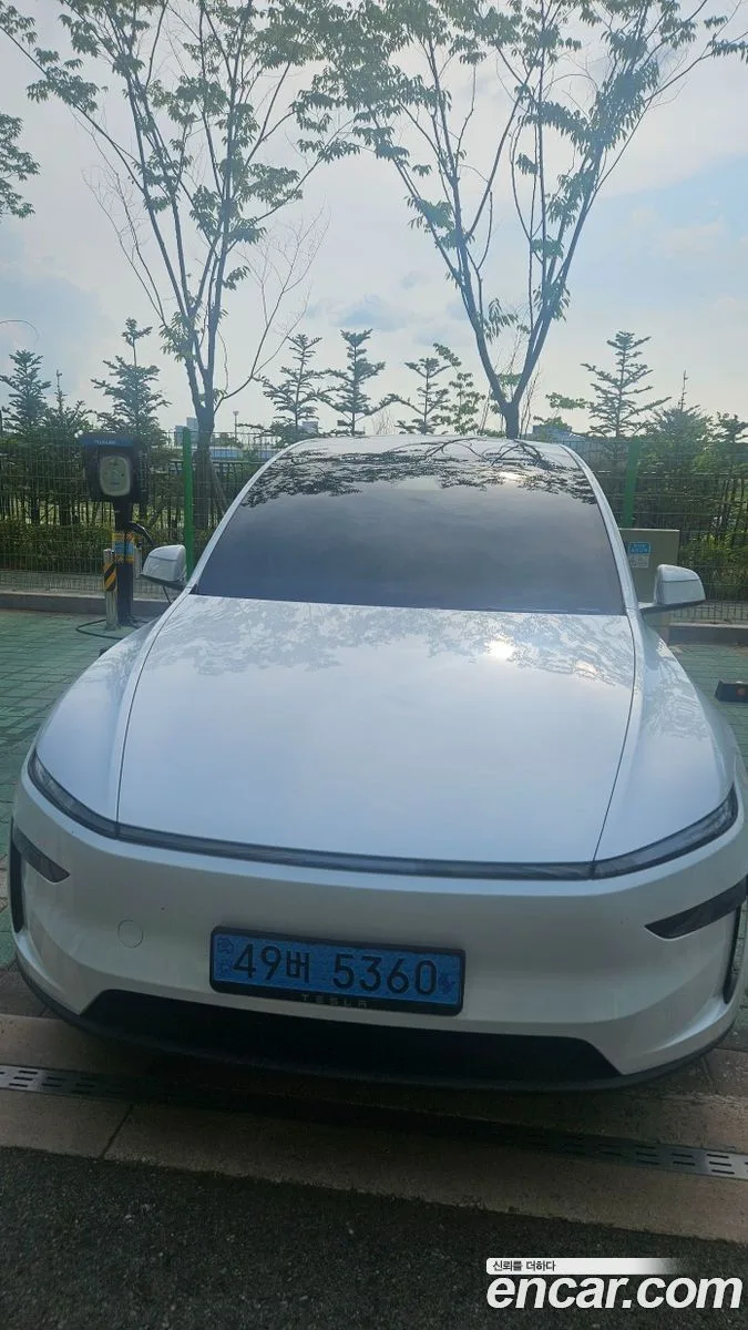 Tesla Model Y L AWD 2026 — thumbnail 3