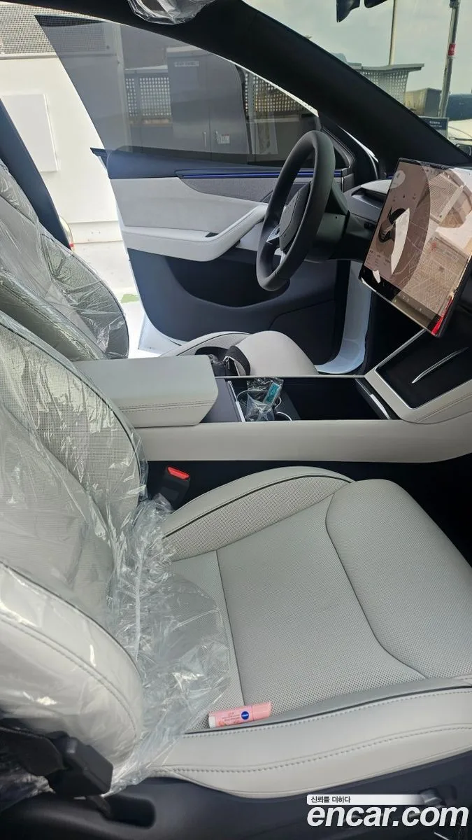 Tesla Model Y L AWD 2026 — thumbnail 4