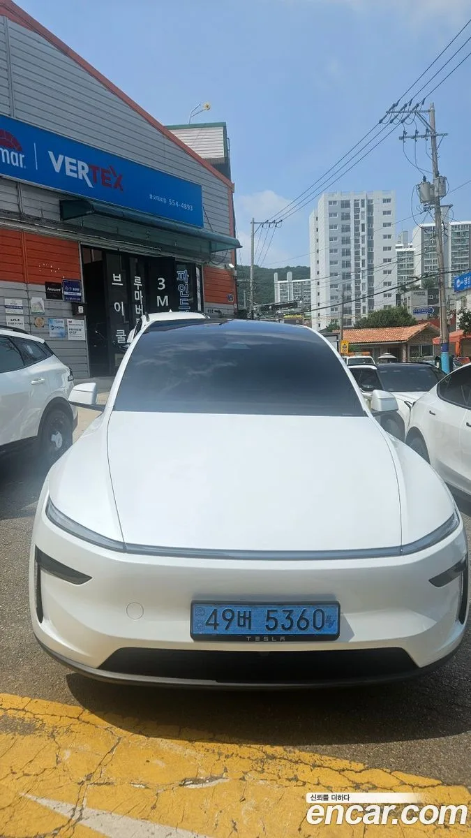 Tesla Model Y L AWD 2026 — photo 1, buy with delivery to Moscow