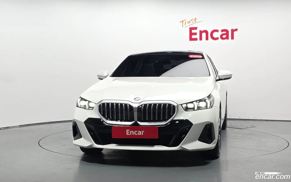BMW 5 Series 520i M 2025 — thumbnail 3