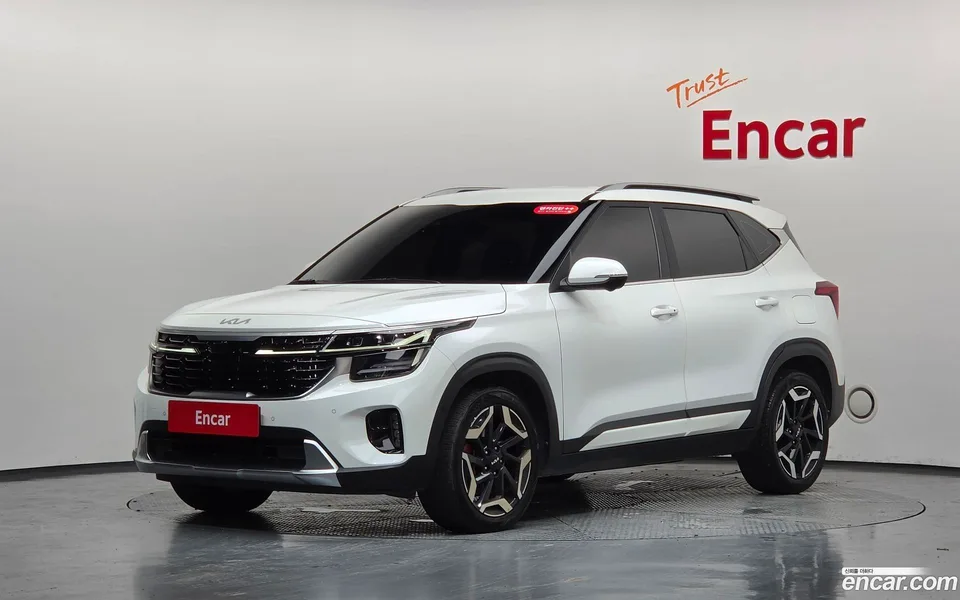 Kia Seltos 1.6 2WD 2023 — photo 1, buy with delivery to Moscow