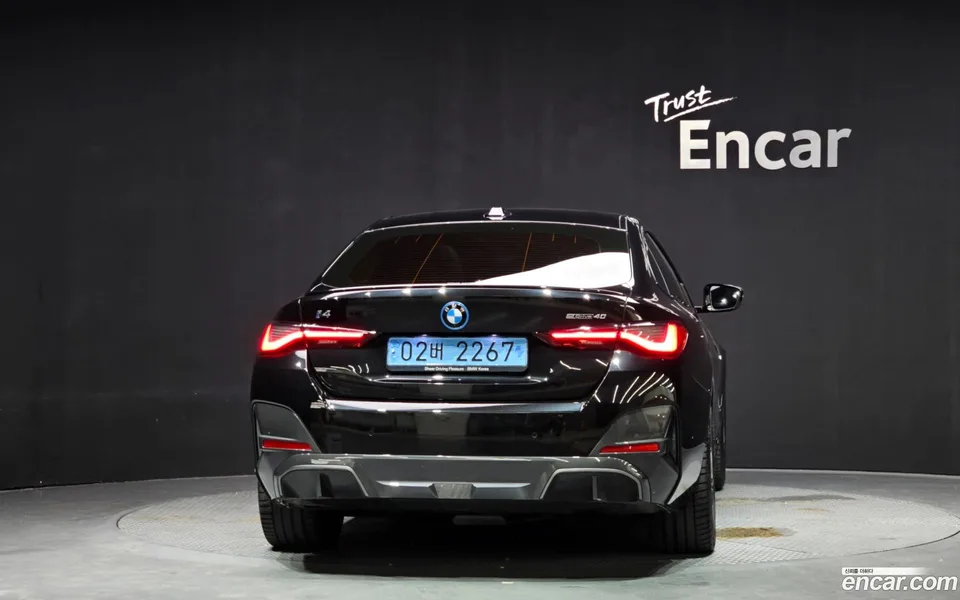 BMW i4 eDrive40 M 2023 — thumbnail 4