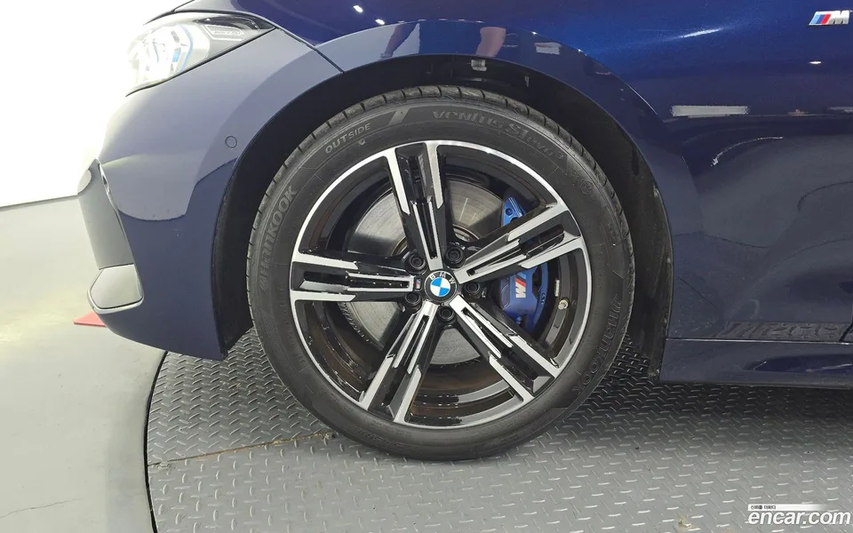 BMW 3 Series 320i M 2025 — thumbnail 5