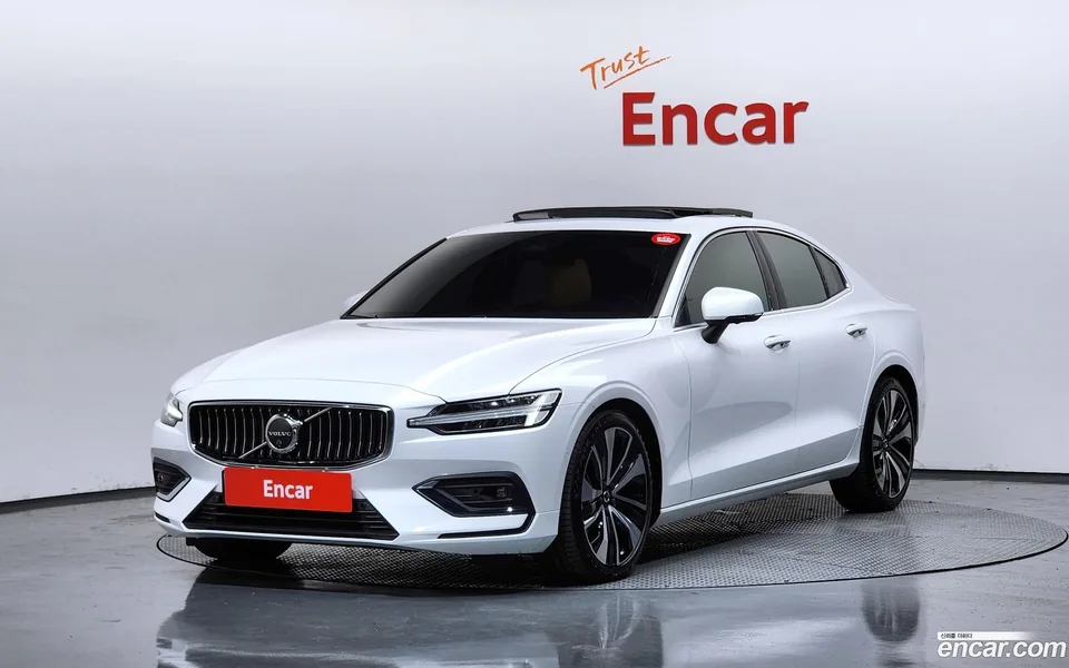 Volvo S60 B5 2023 — photo 1, buy with delivery to Moscow