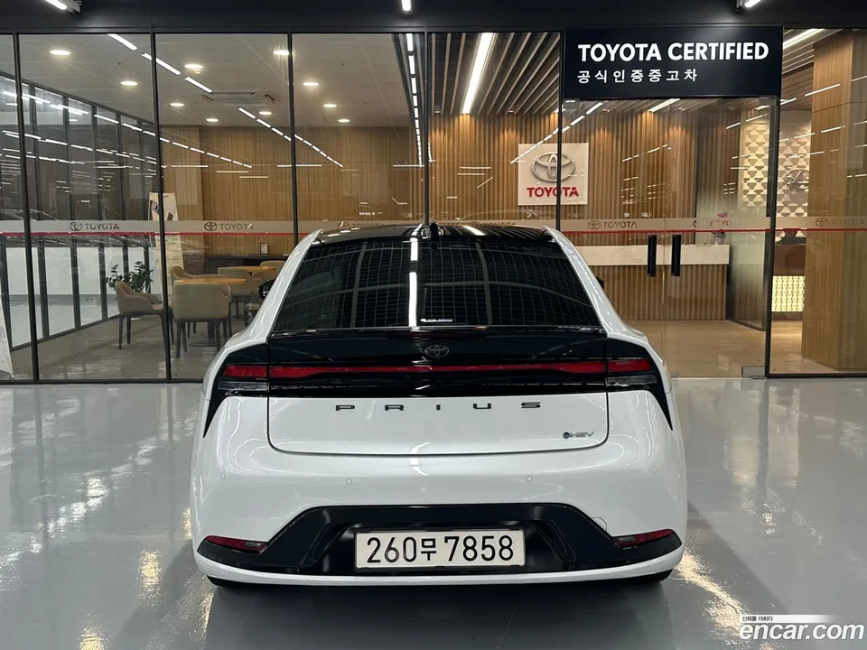 Toyota Prius 2.0 XLE 2025 — thumbnail 4