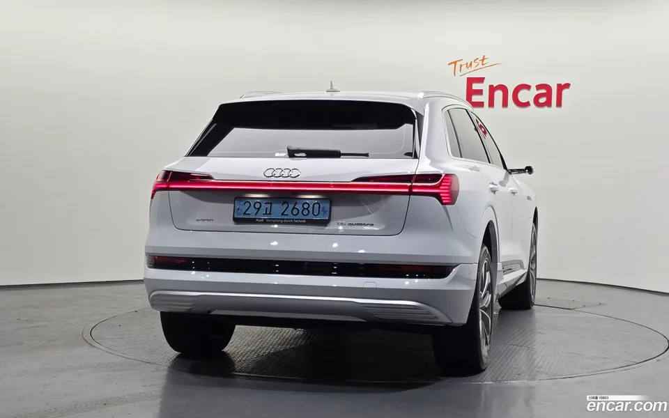 Audi e-tron 55 2022 — миниатюра 4