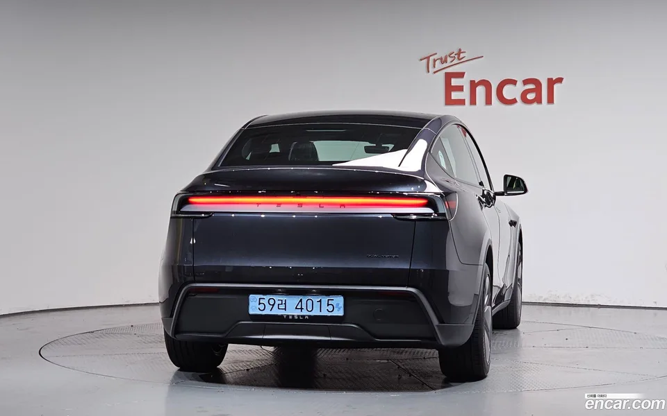 Tesla Model Y AWD 2026 — thumbnail 4
