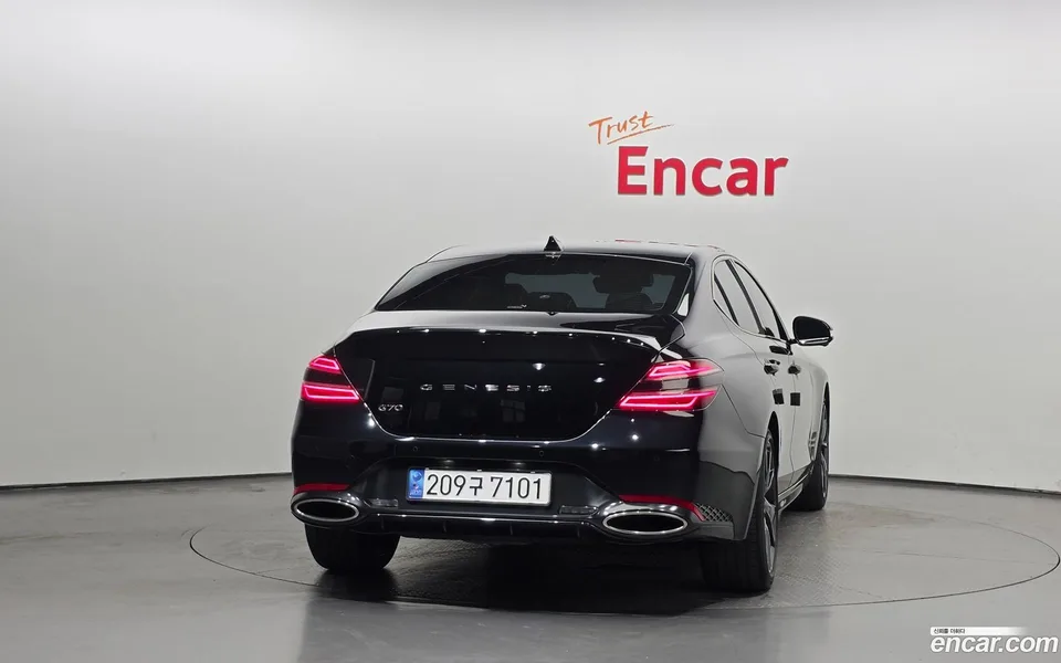 Genesis G70 2.0T 2WD 2023 — thumbnail 4