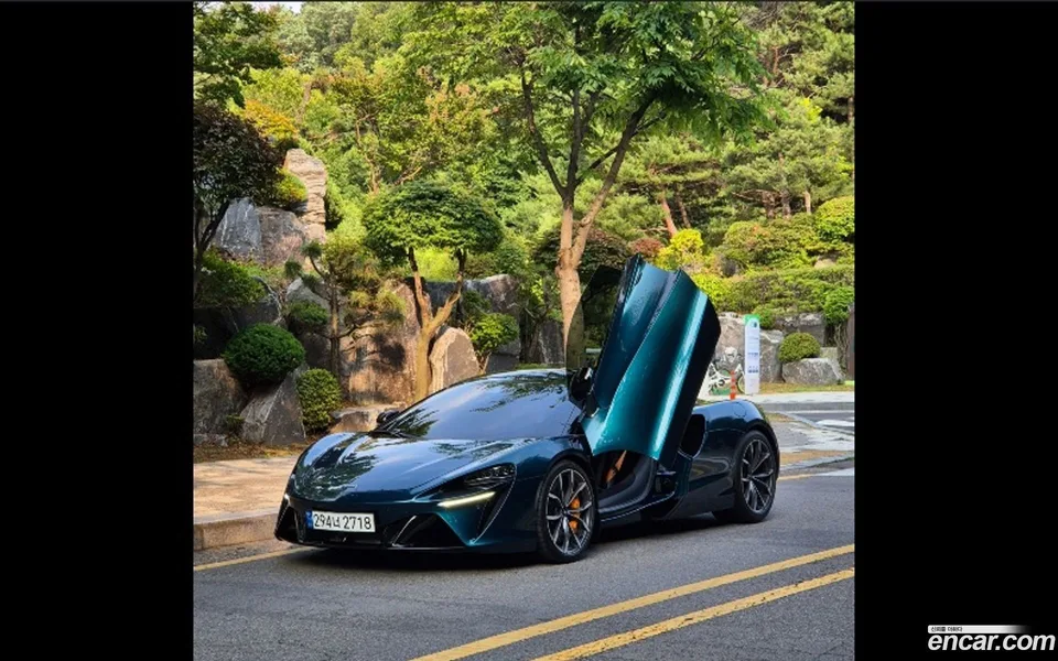 McLaren Artura 3.0 2023 — photo 1, buy with delivery to Moscow