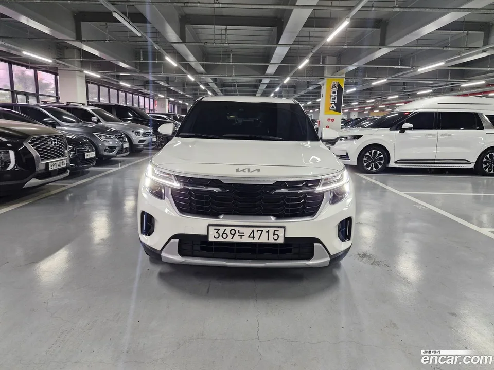 Kia Seltos 2.0 2WD 2023 — фото 1, купить с доставкой в Москву