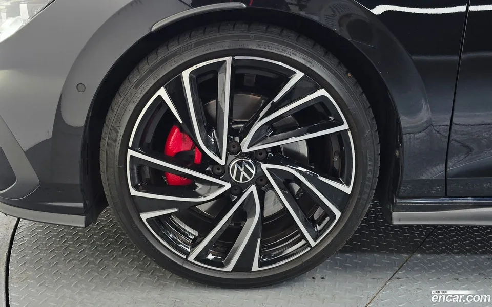 Volkswagen Golf 2.0 GTI 2023 — thumbnail 2