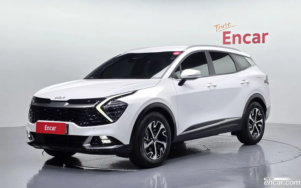 Kia Sportage Hybrid 2WD 2022 — photo 1, buy with delivery to Moscow