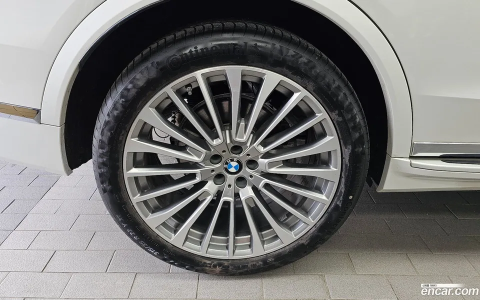 BMW X7 xDrive 40i 7 2024 — thumbnail 2