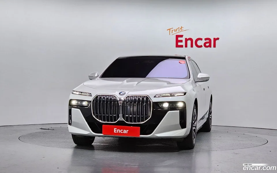 BMW i7 eDrive 50 M 2024 — thumbnail 3