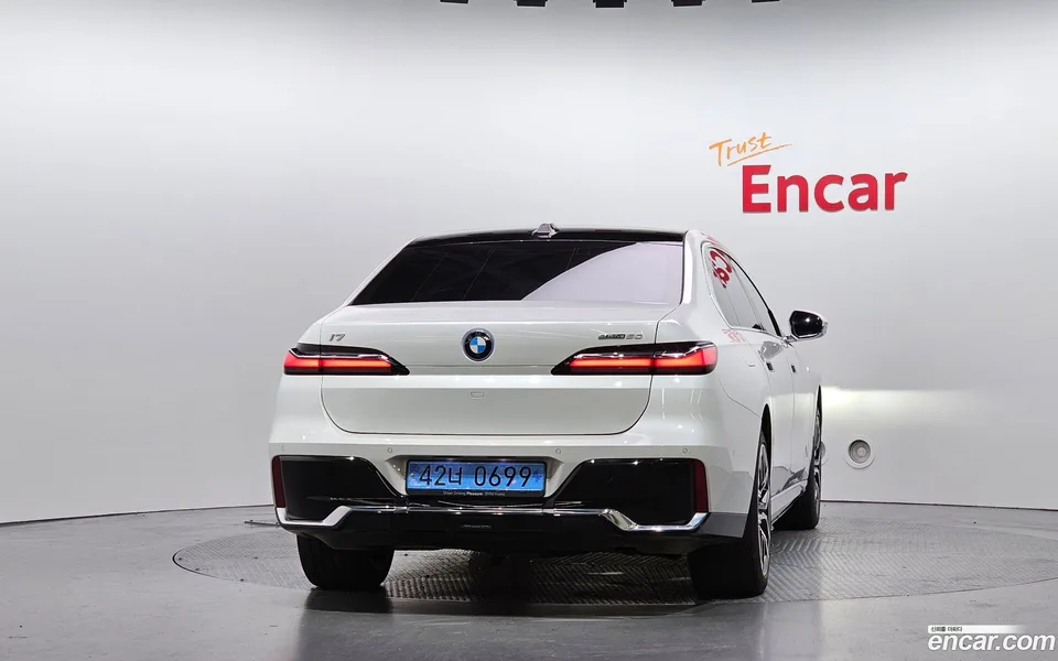 BMW i7 eDrive 50 M 2024 — thumbnail 4