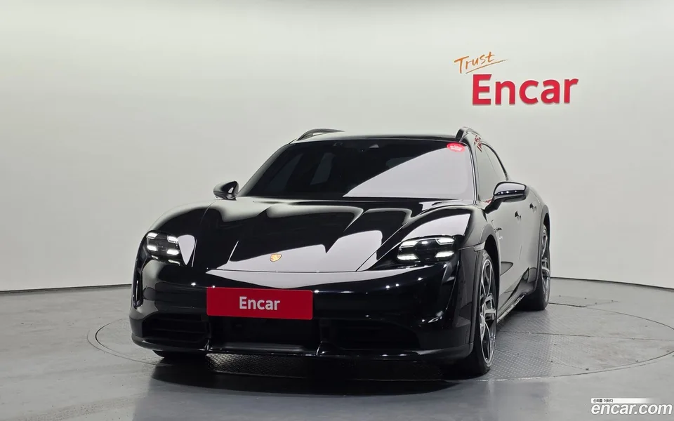 Porsche Taycan 2023 — thumbnail 3