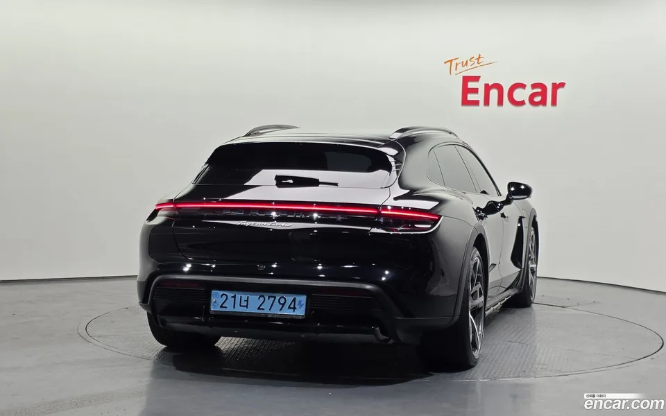 Porsche Taycan 2023 — thumbnail 4