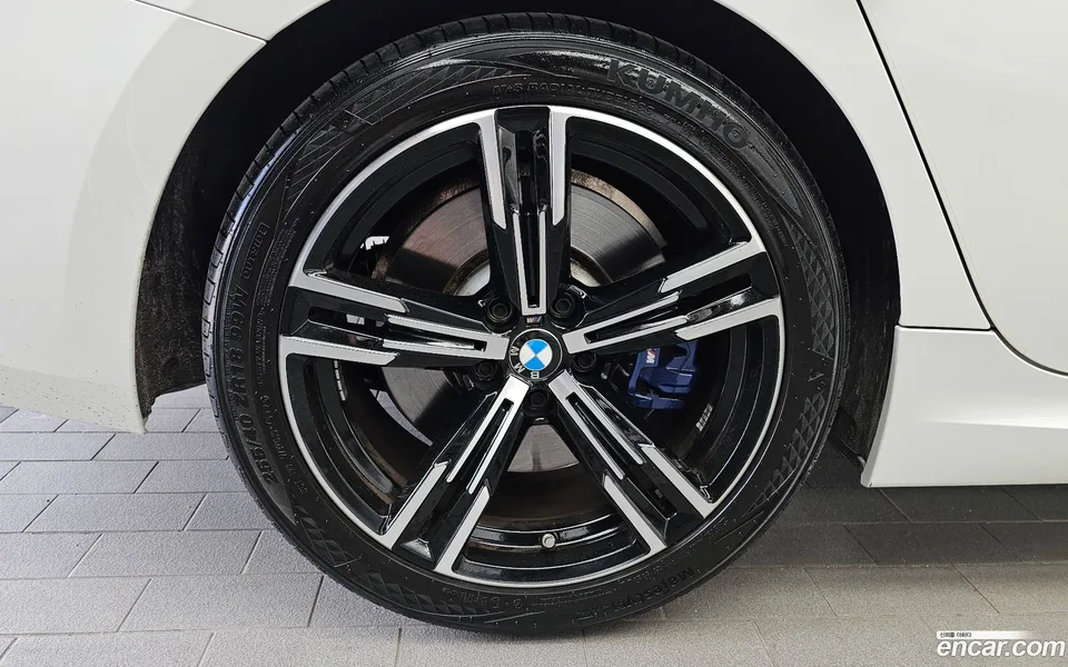 BMW 3 Series 320i M 2023 — thumbnail 2