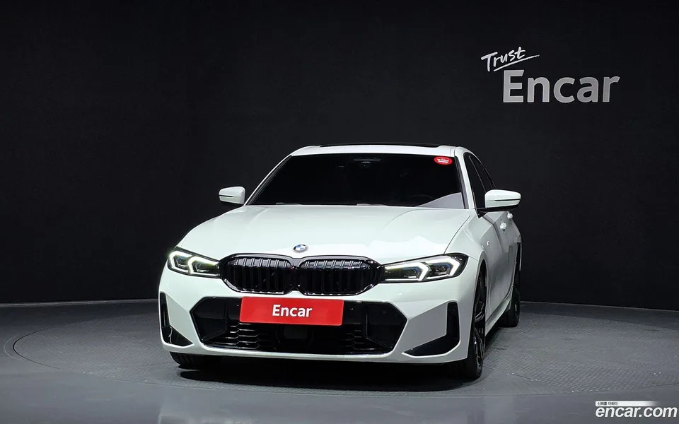 BMW 3 Series 320i M 2023 — thumbnail 3