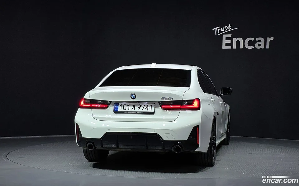 BMW 3 Series 320i M 2023 — thumbnail 4