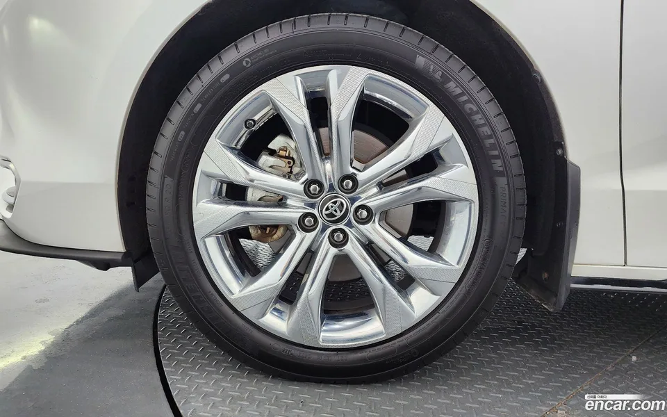 Toyota Sienna 2.5 2WD 2023 — миниатюра 2