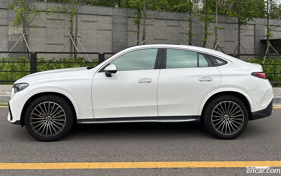 Mercedes-Benz GLC-Class GLC300 4MATIC 2024 — thumbnail 3