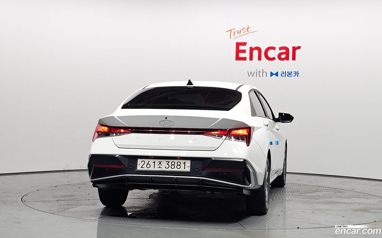 Hyundai Avante CN7 2024 — 4