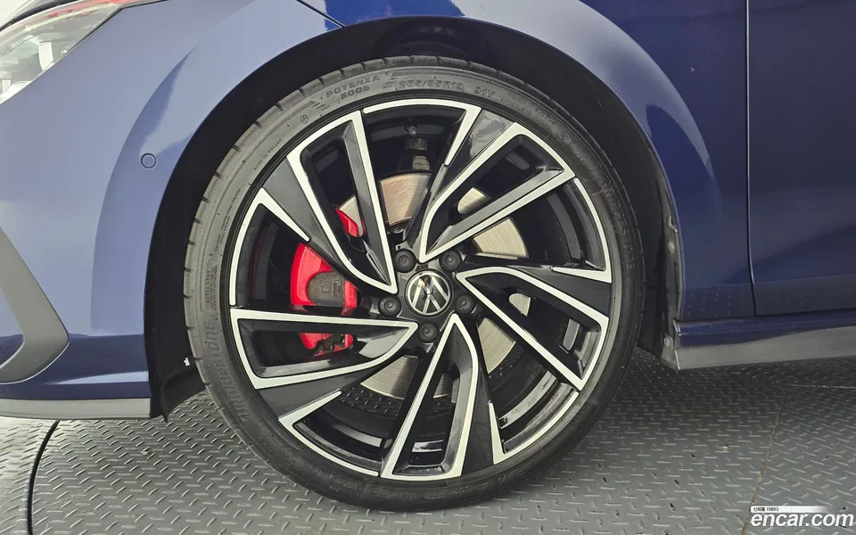Volkswagen Golf 2.0 GTI 2023 — thumbnail 2