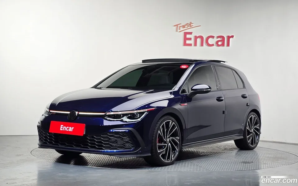 Volkswagen Golf 2.0 GTI 2023 — photo 1, buy with delivery to Moscow
