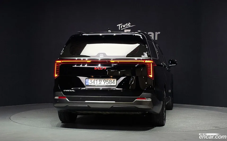 Kia Carnival 7 2024 — thumbnail 4