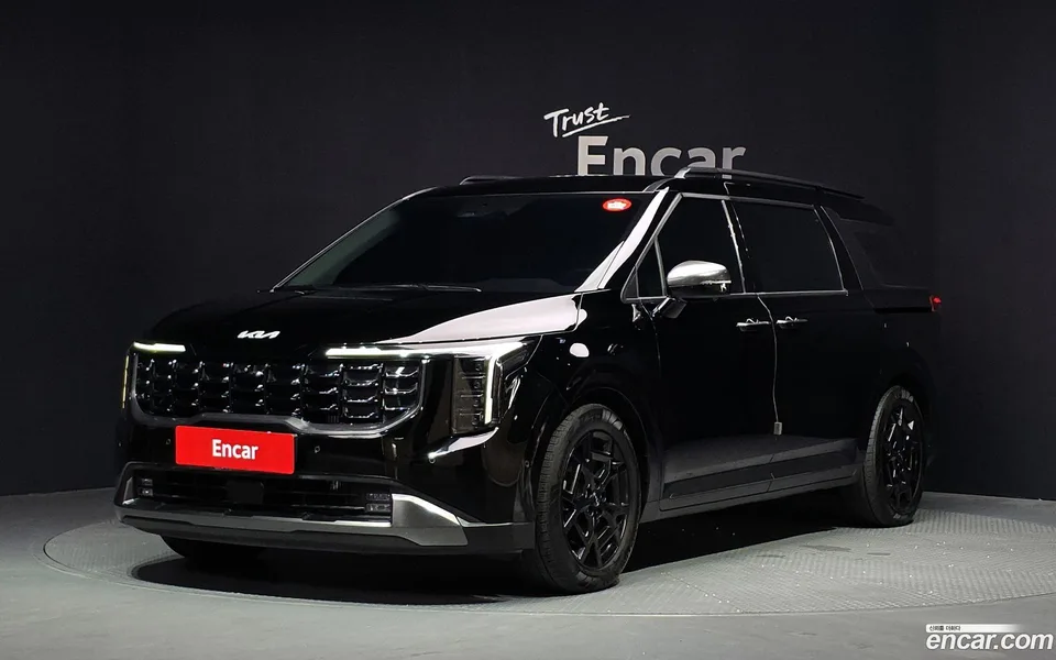 Kia Carnival 7 2024 — photo 1, buy with delivery to Moscow
